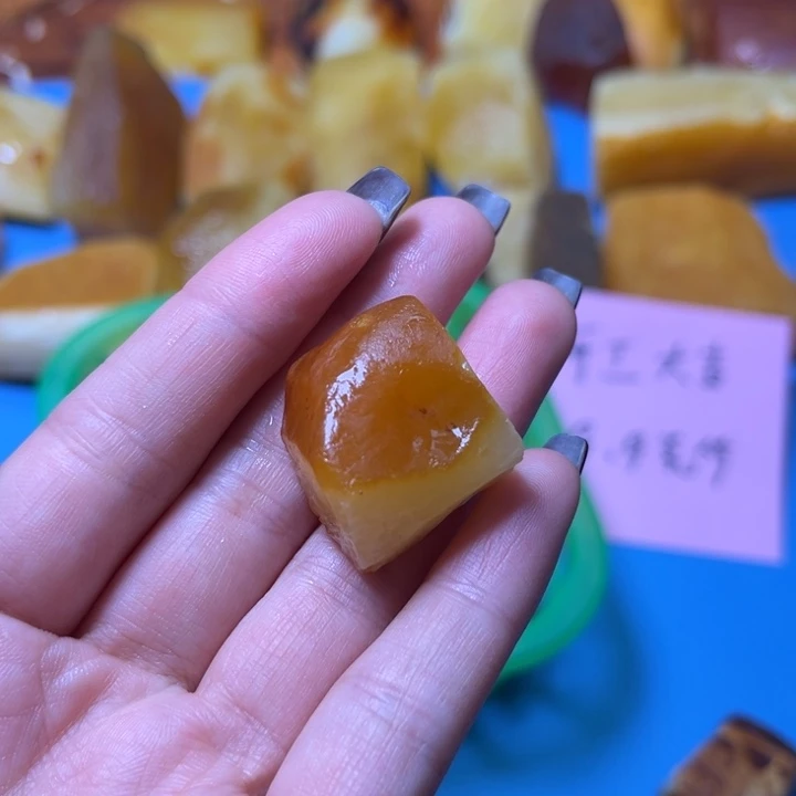 定制蜜蜡未镶嵌?****?原石定制