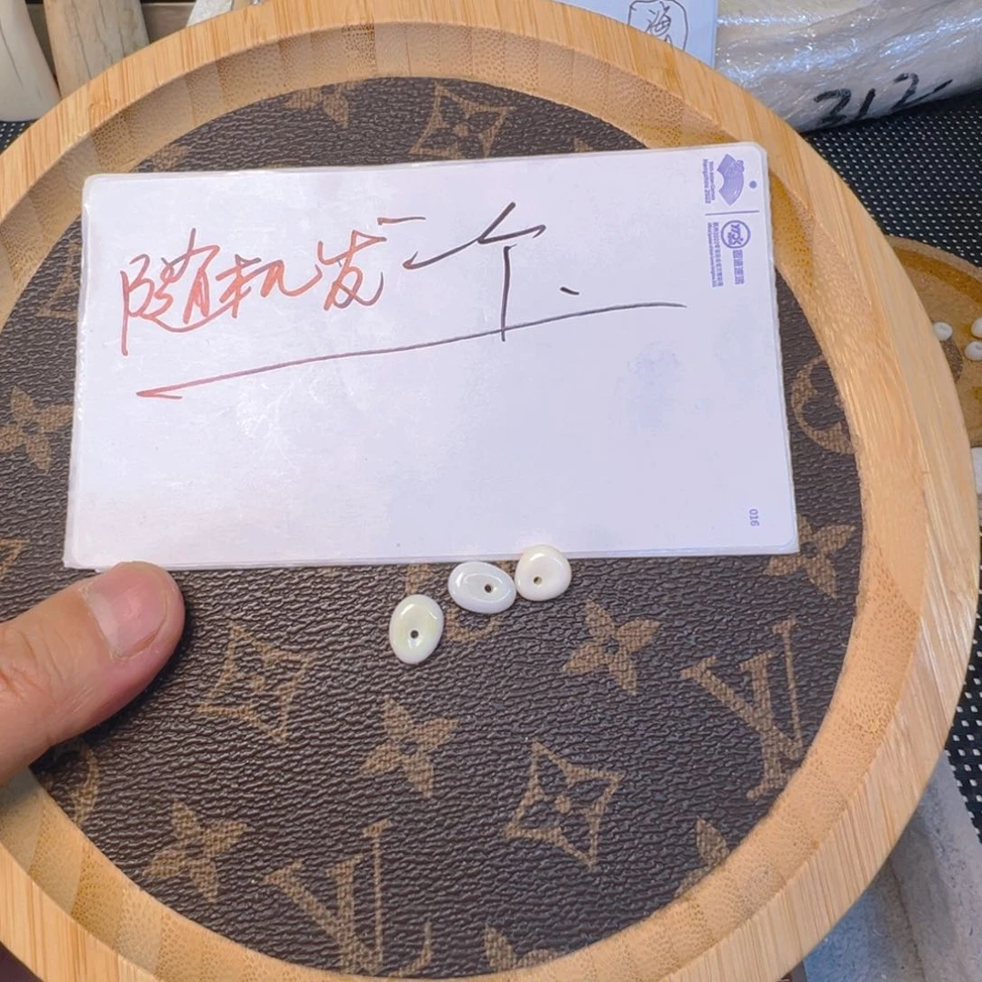 未镶嵌琥珀裸石卡子随机发一个