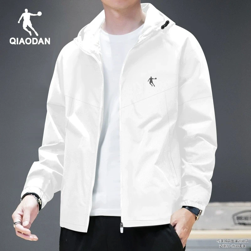 乔丹连帽运动风衣外套男白色冲锋衣秋季新款户外骑行登山风雨衣男
