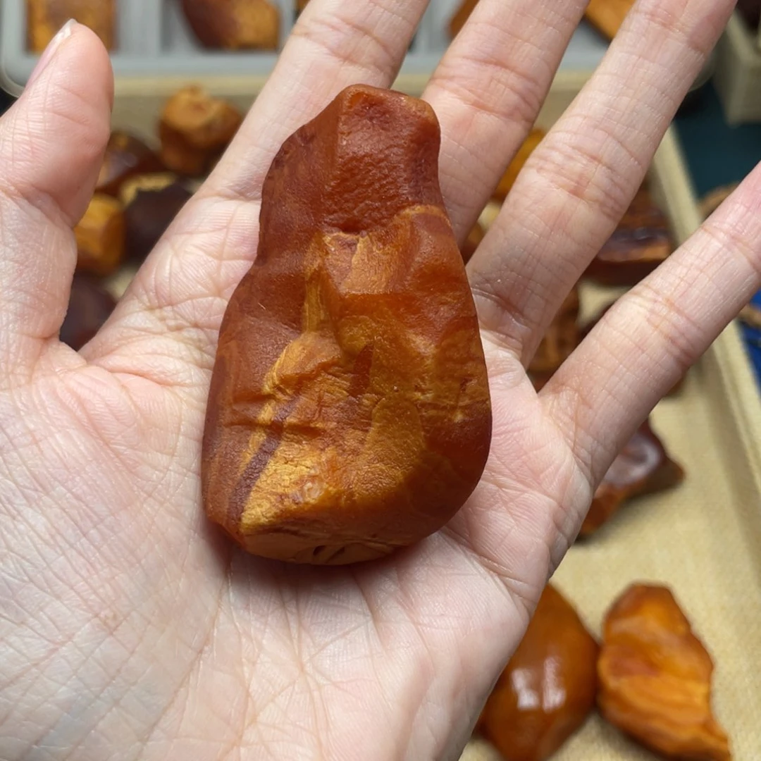 未镶嵌琥珀珠宝奇石