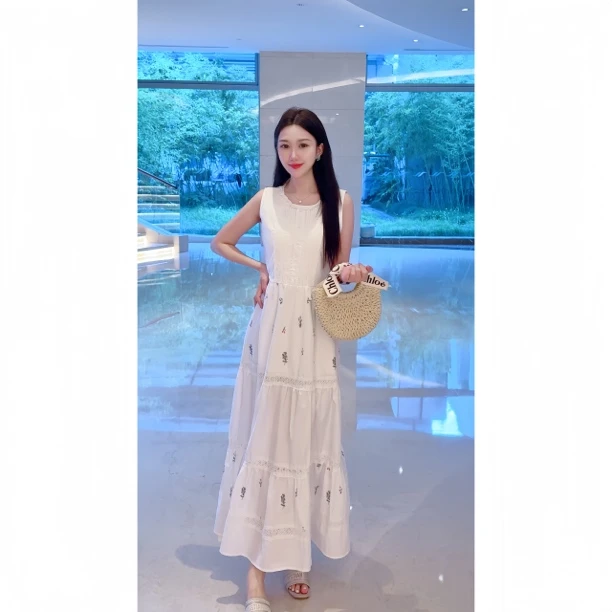 【海岛假日】2025夏季新款休闲复古感绣花蕾丝拼接连衣裙