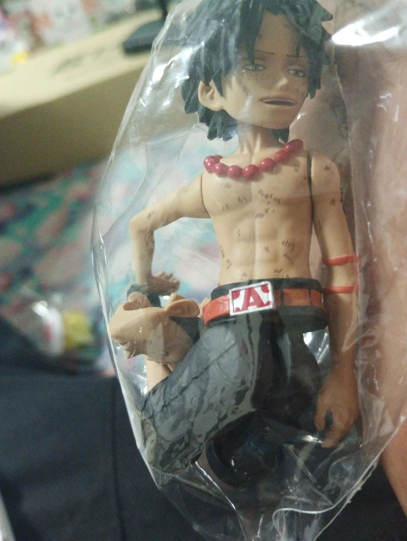 海贼王蹲姿艾斯景品手办适合作为生日礼物