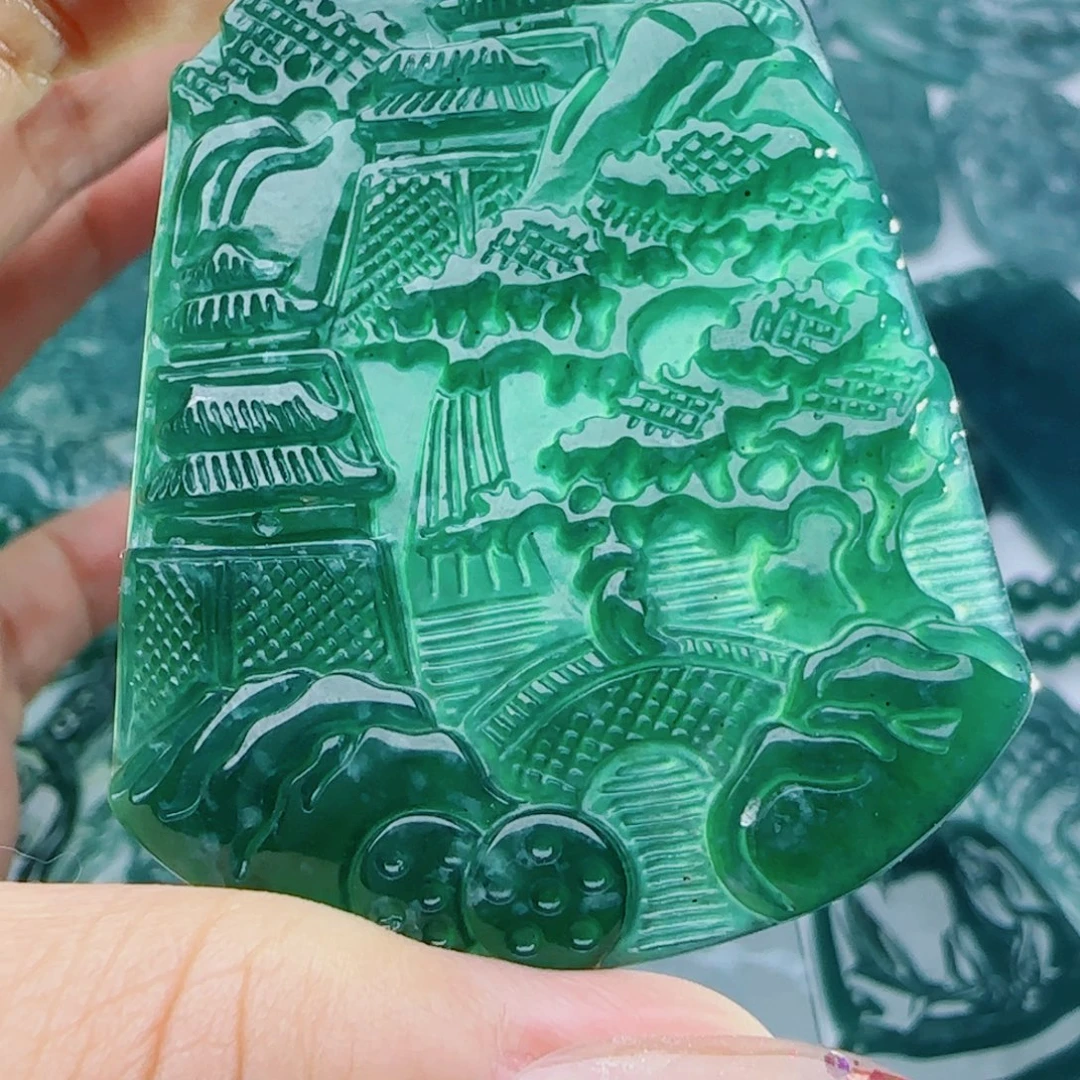 翡翠未镶嵌颈饰多样性发货天然的A货翡翠