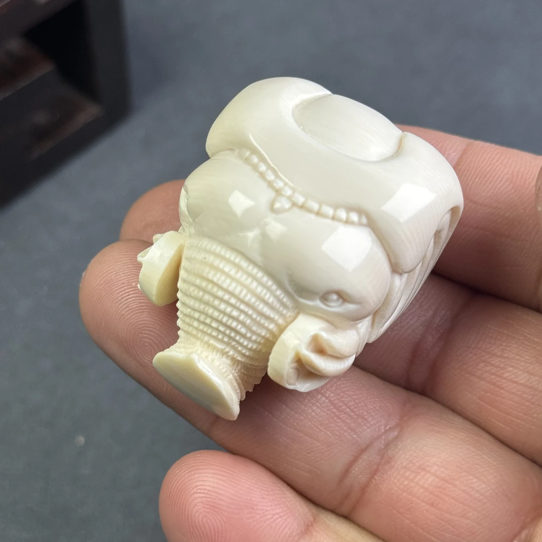 H88-06天然猛犸牙雕刻象神把件29x40x28mm 31.6g