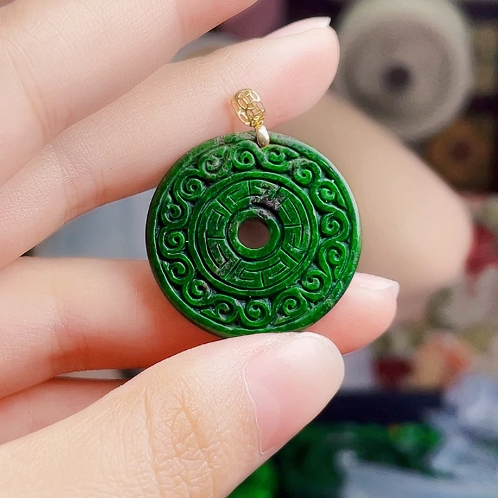 翡翠18K金镶嵌颈饰多样性