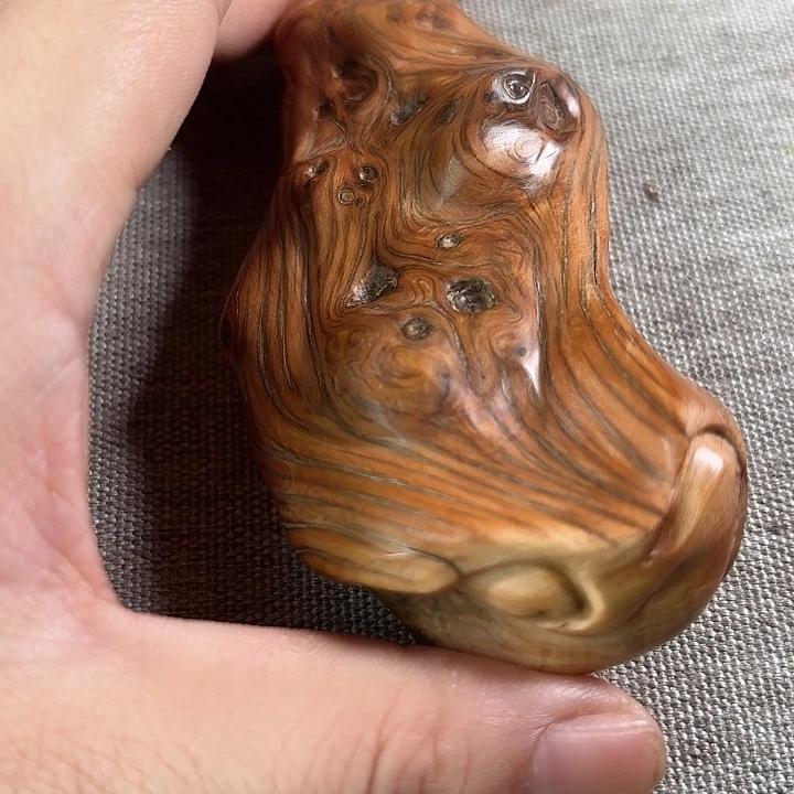 自***凉崖柏崖柏纹理手把件