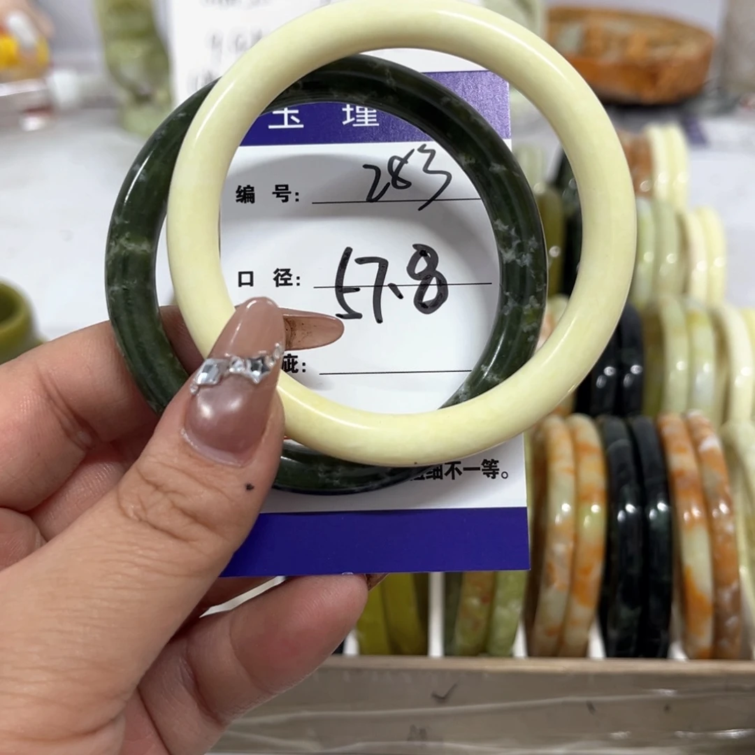 蛇纹石玉手镯未镶嵌