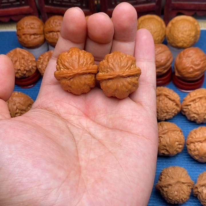 文玩核桃把件错*玉石方尊