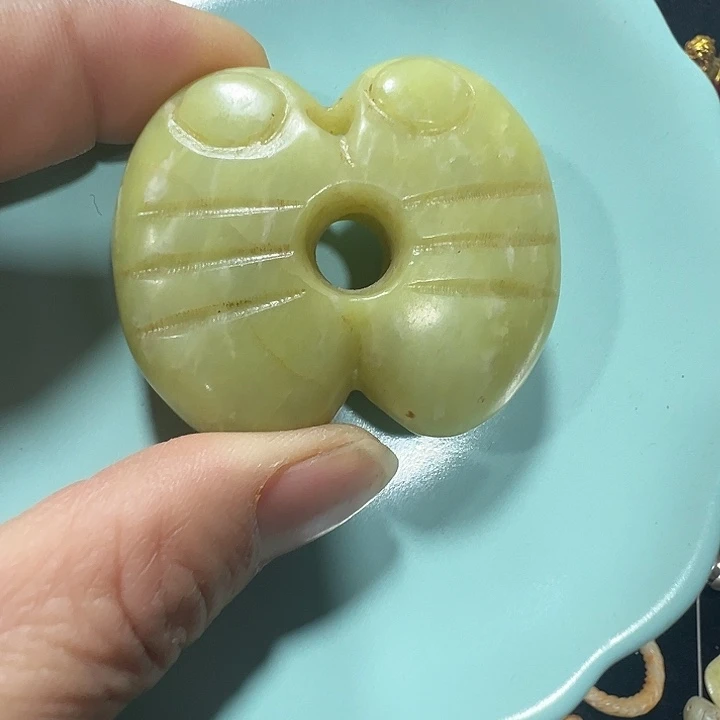 透闪石质玉未镶嵌挂件