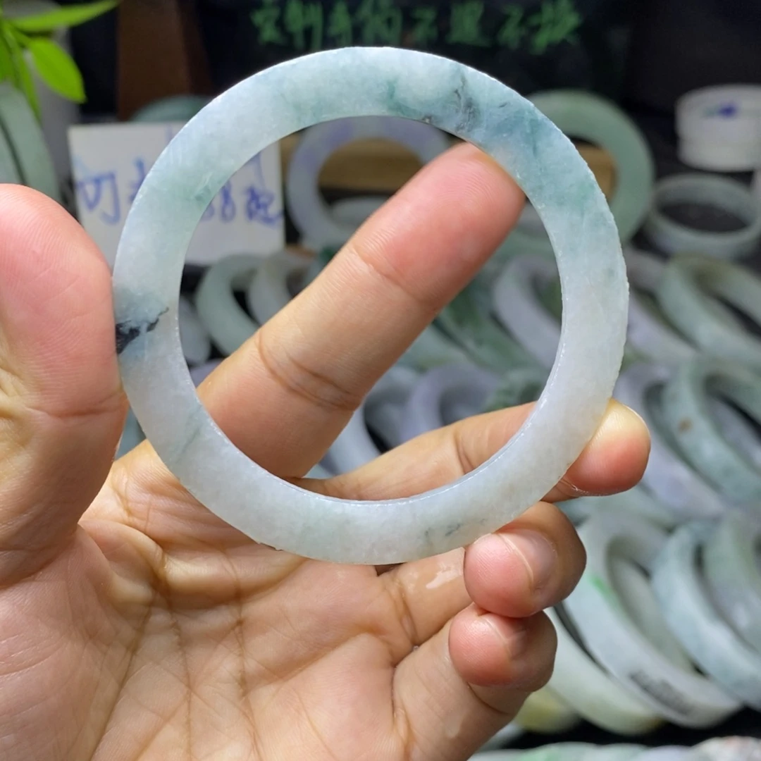定制翡翠未镶嵌手镯
