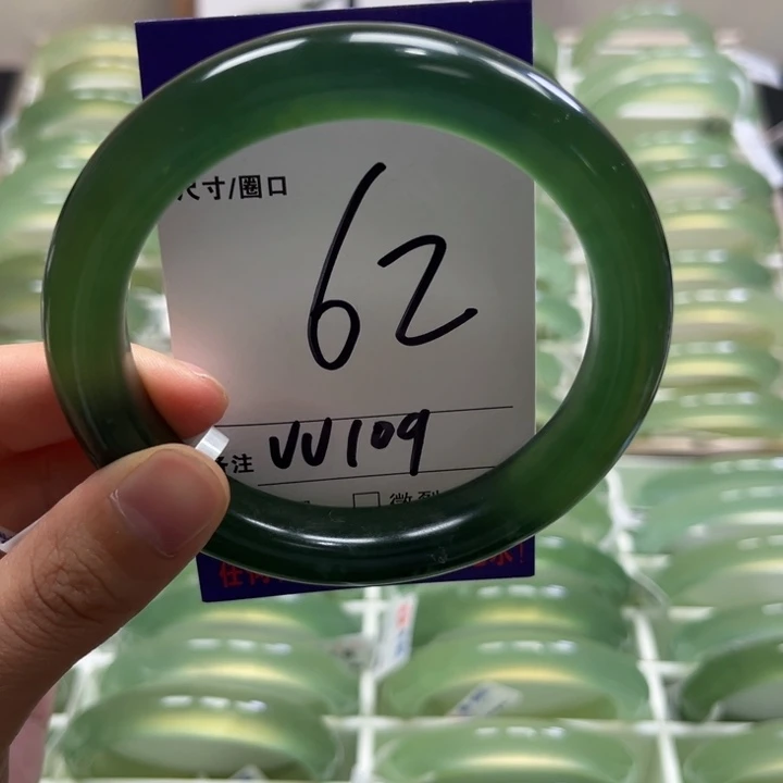 茜***未镶嵌蛇纹石玉手镯