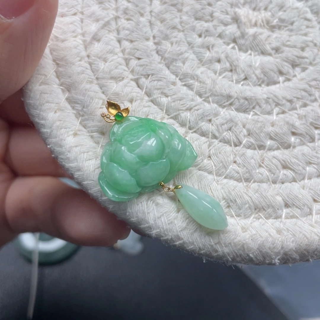 翡翠18K金镶嵌颈饰天然A货缅甸翡翠