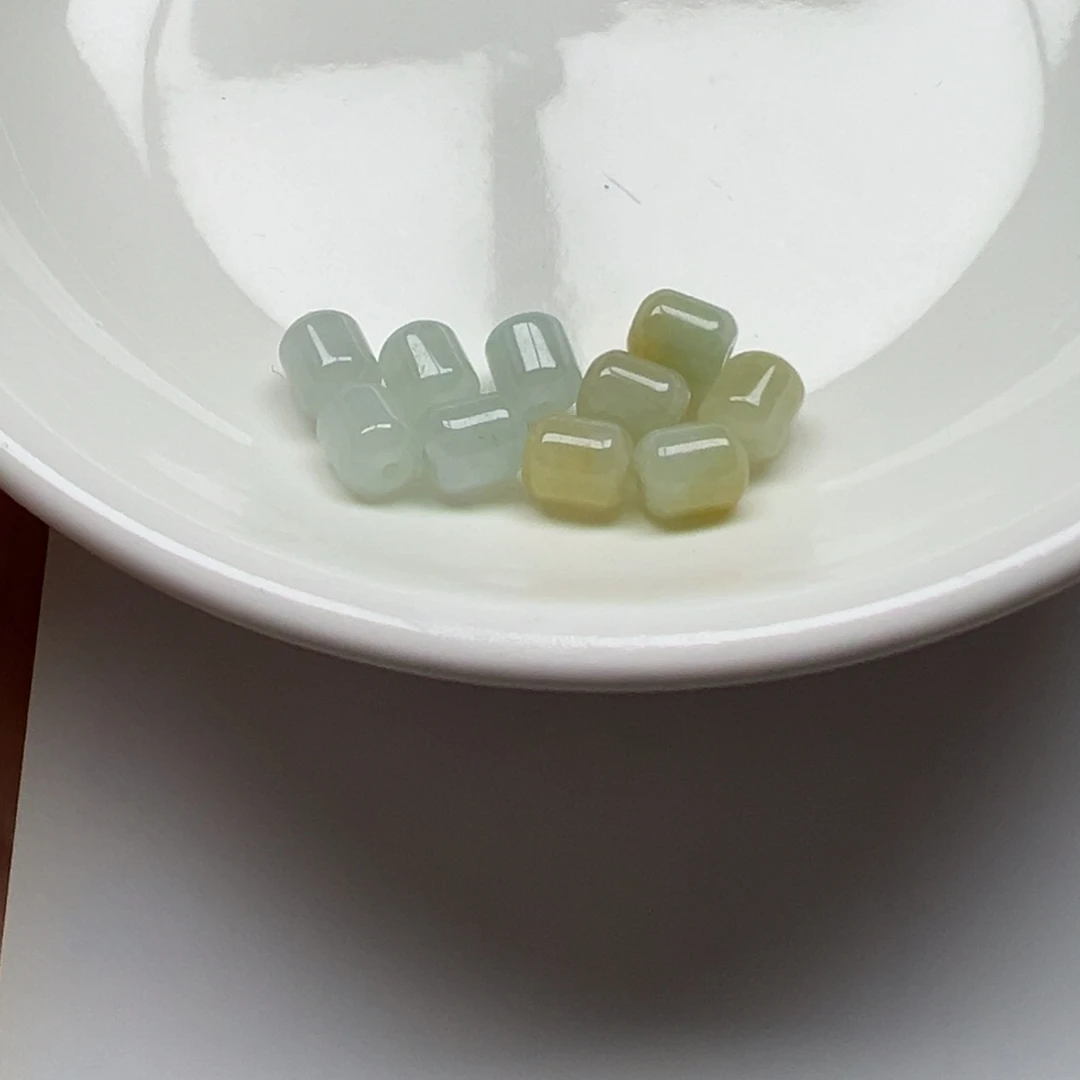 翡翠散珠玲****豆纯天然缅甸翡翠A货卡5×6，10颗