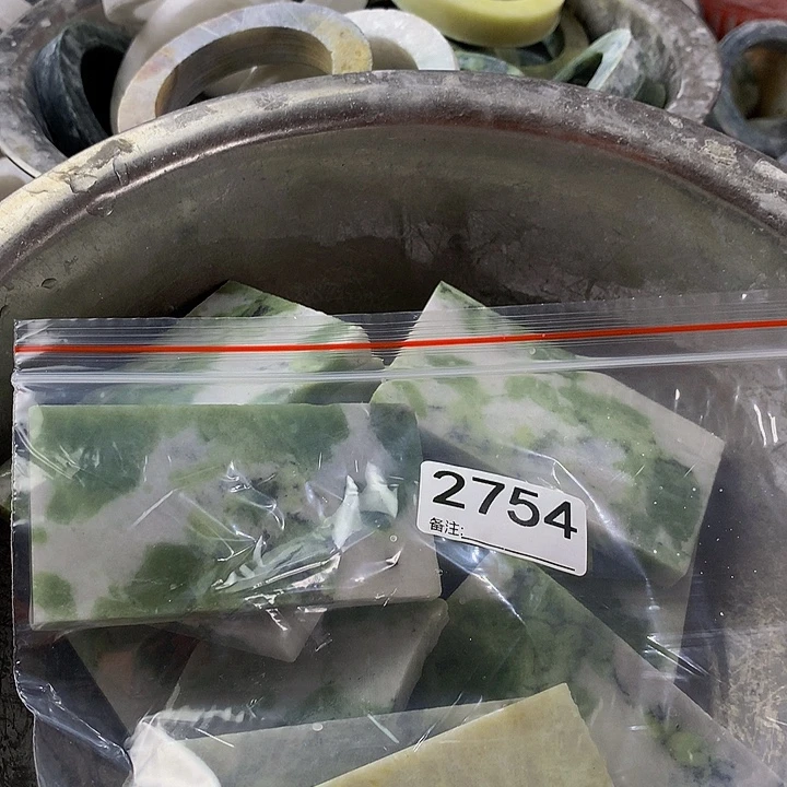一***错查罗石未镶嵌手镯（开口镯）