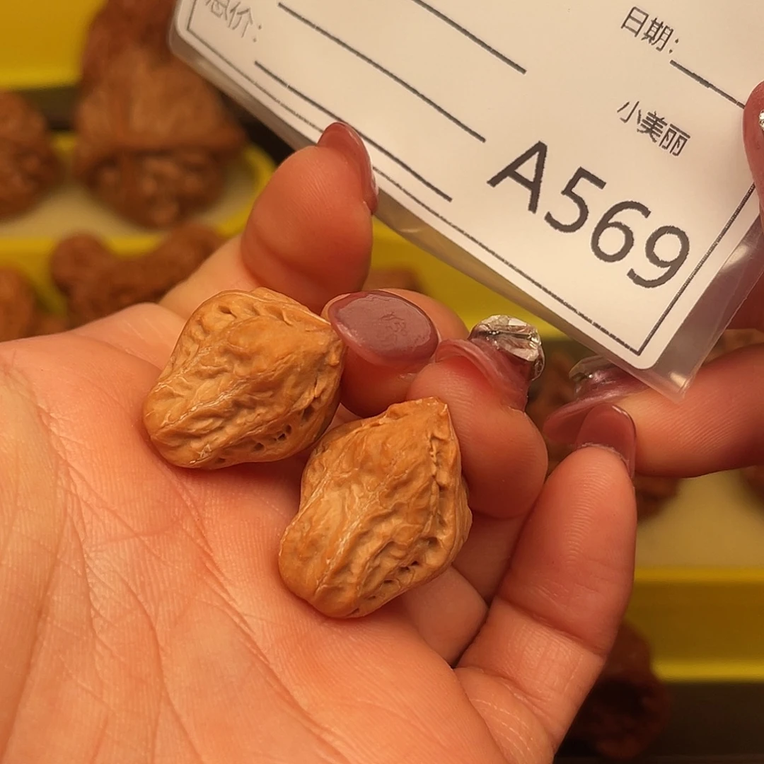 岚***耶吊坠文玩核桃拇指小鸟
