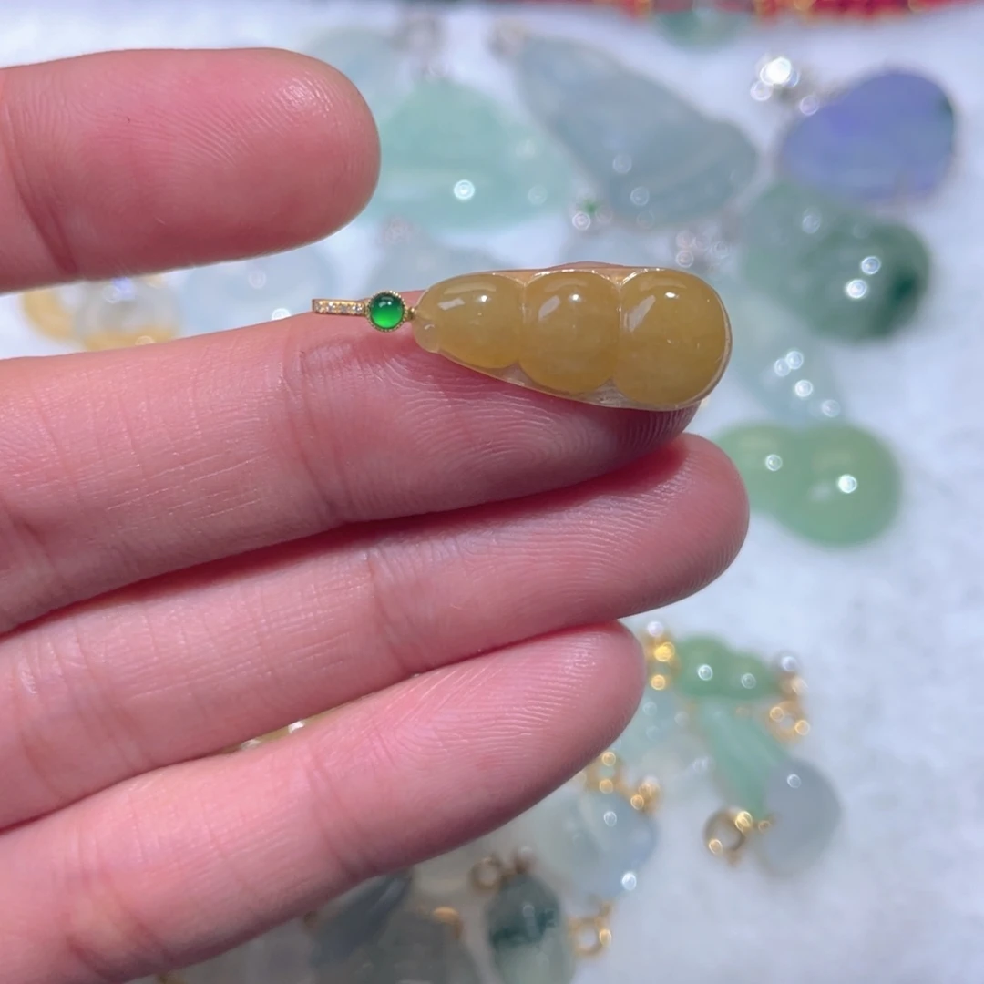 翡翠18K金镶嵌颈饰翡翠
