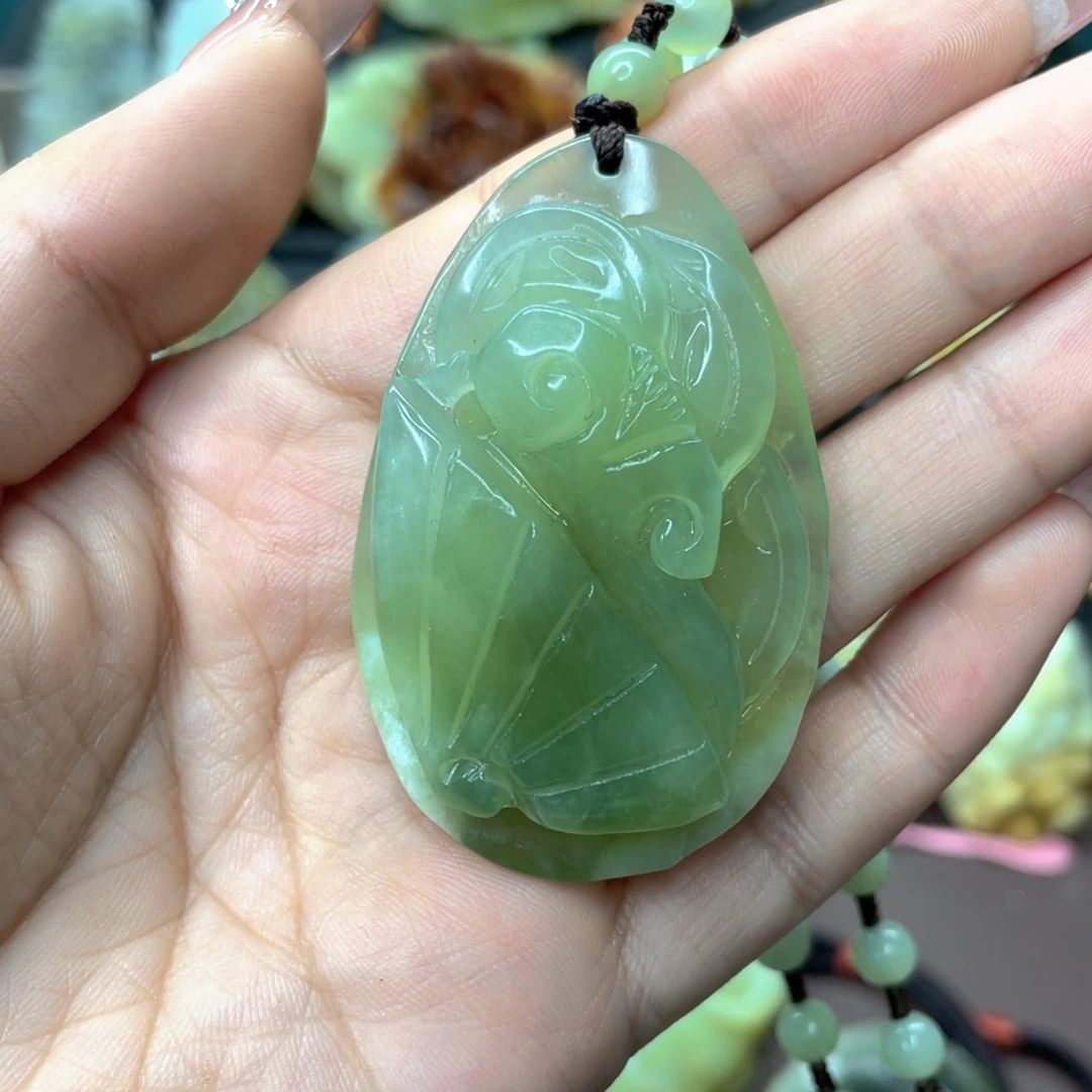 蛇纹石玉颈饰未镶嵌