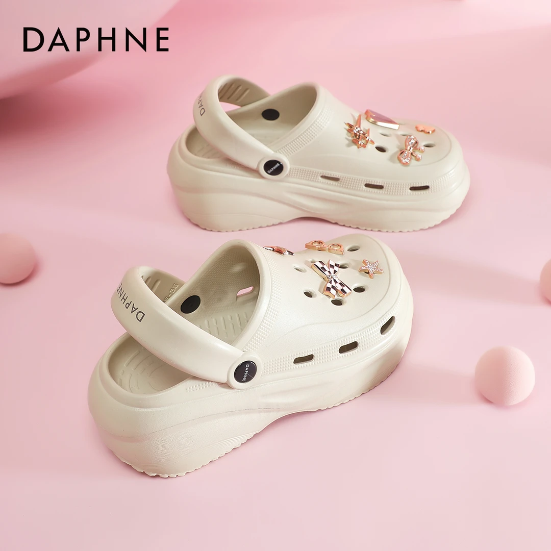 达芙妮厚底洞洞鞋女款2025新款夏季增高外穿沙滩拖鞋防滑轻奢凉鞋