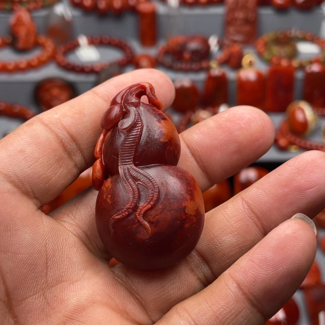 南红玛瑙未镶嵌珠宝奇石吊坠