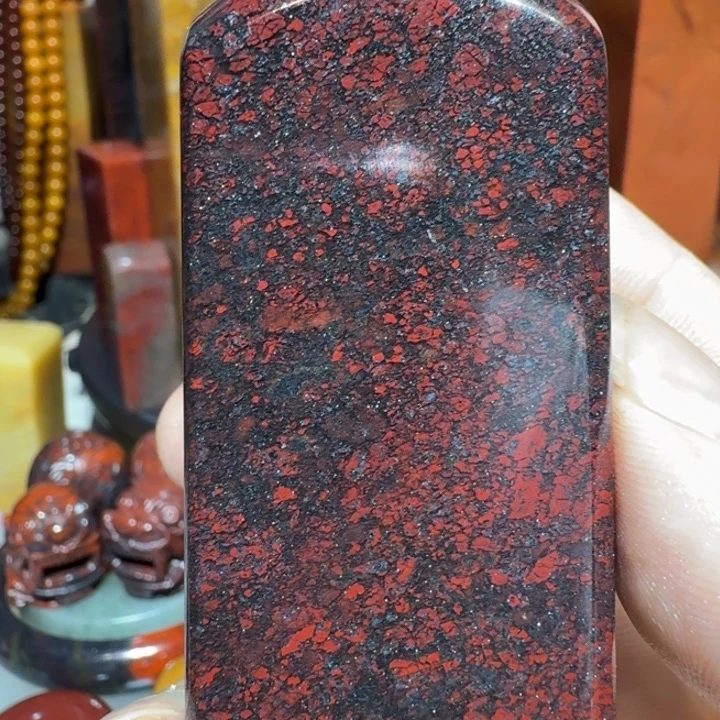 玉桂林鸡血红玉印