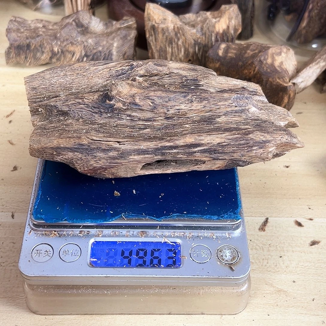 香料绿奇楠虫漏49克蓝宝石