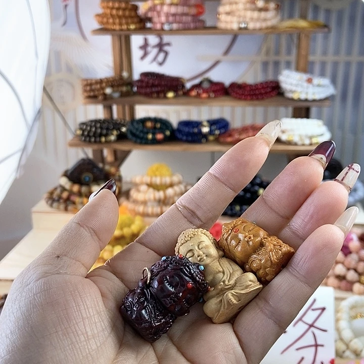 白玉菩提吊坠看****?菩提