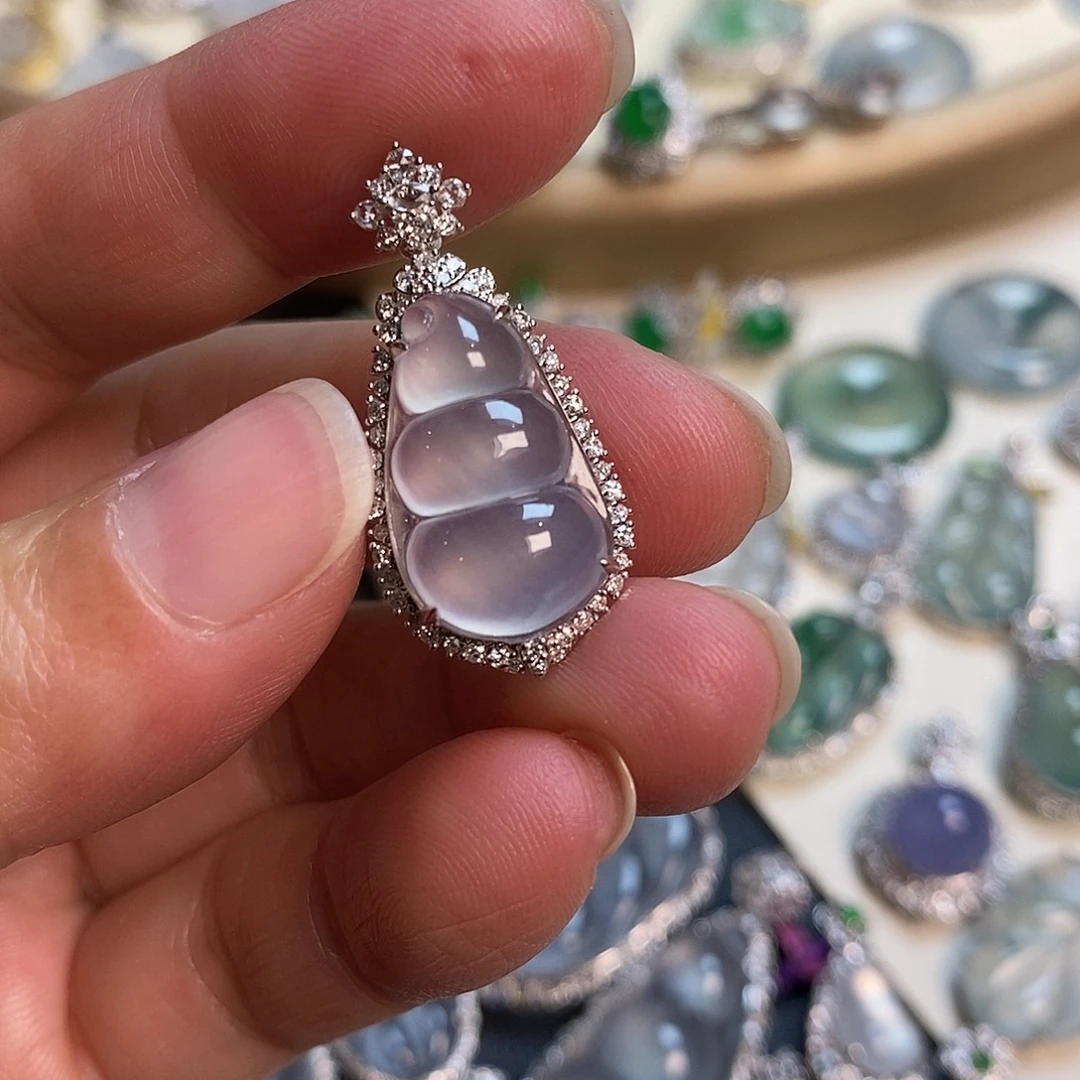 翡翠18K金镶嵌吊坠(不含链)福豆