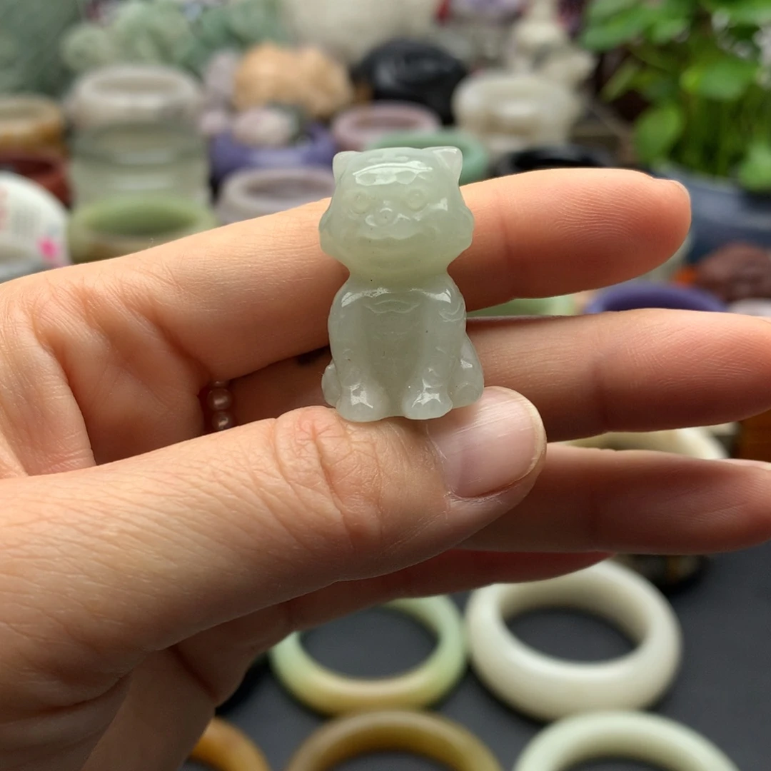 石英岩玉未镶嵌手镯小老虎吊坠