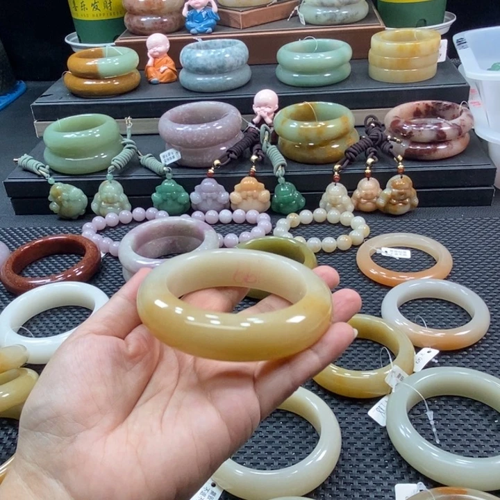 未镶嵌手镯石英岩玉