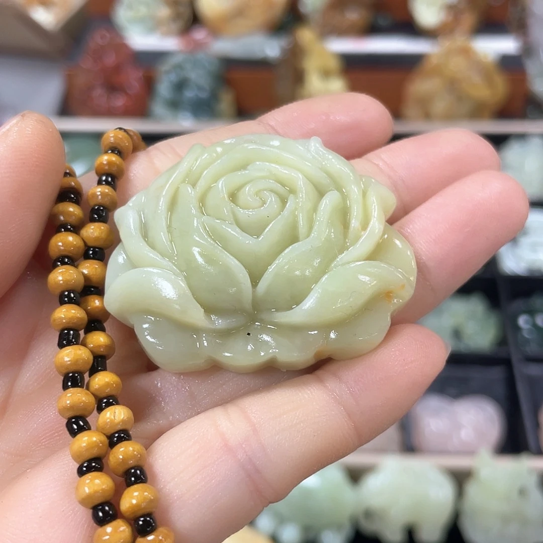 蛇纹石玉颈饰未镶嵌