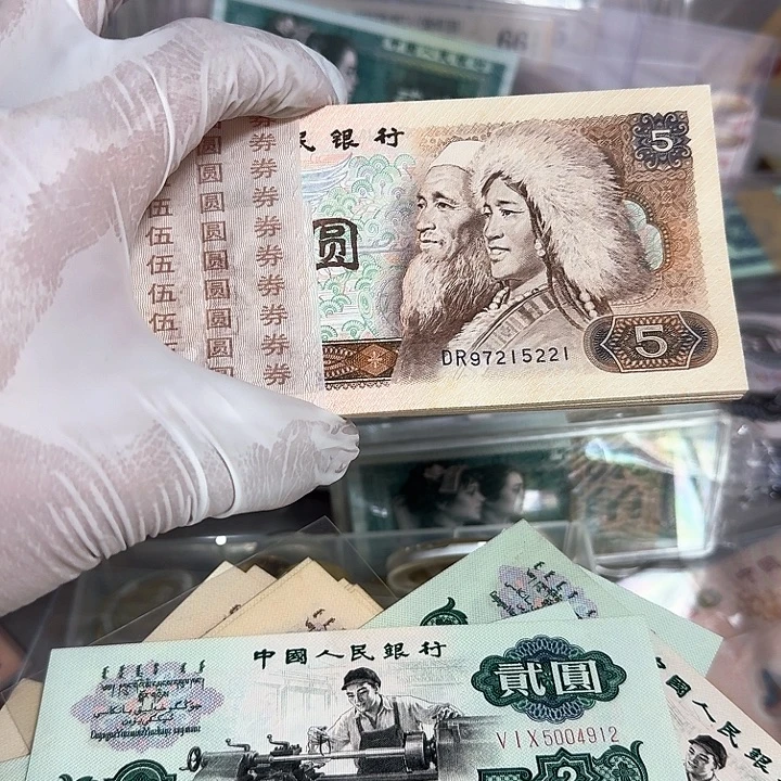 805共计80连号的原票直板有斑