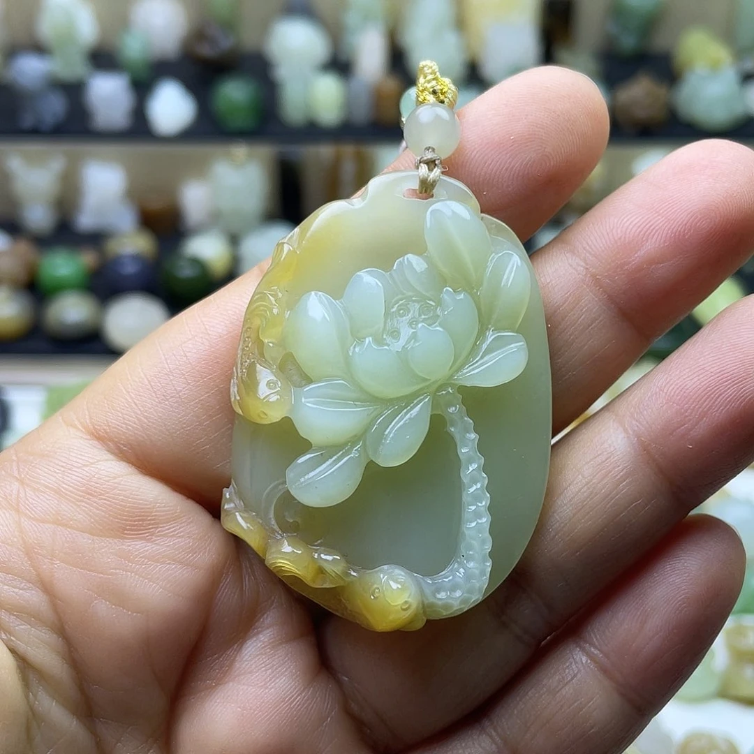 颈饰未镶嵌和田玉钟*