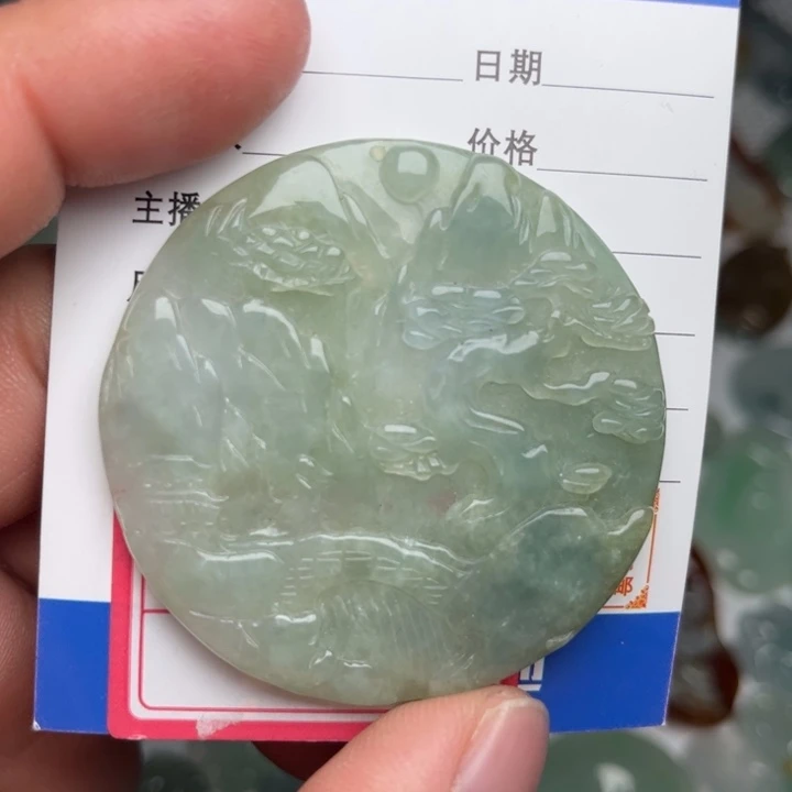 翡翠未镶嵌颈饰山水