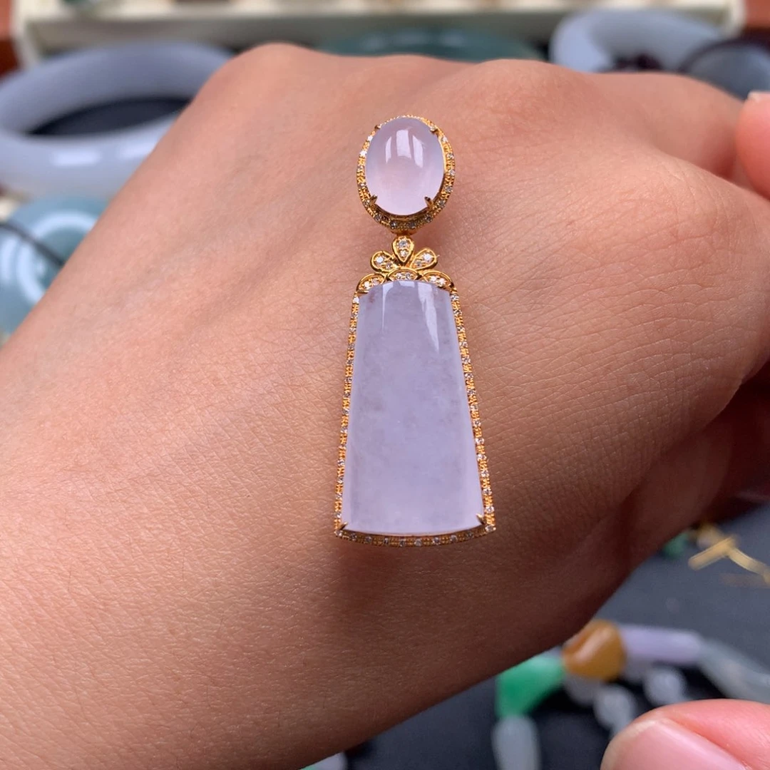 颈饰18K金镶嵌翡翠吊坠