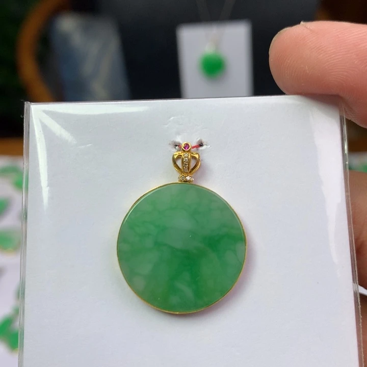 翡翠18K金镶嵌颈饰
