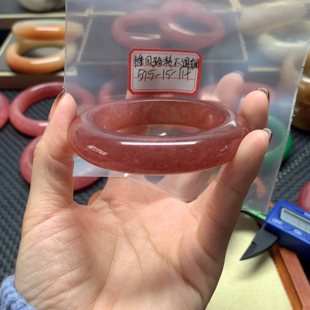 锋***娴石英岩玉未镶嵌手镯
