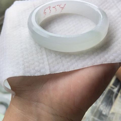 萌***萌石英质玉（金丝玉）未镶嵌手镯加工定制