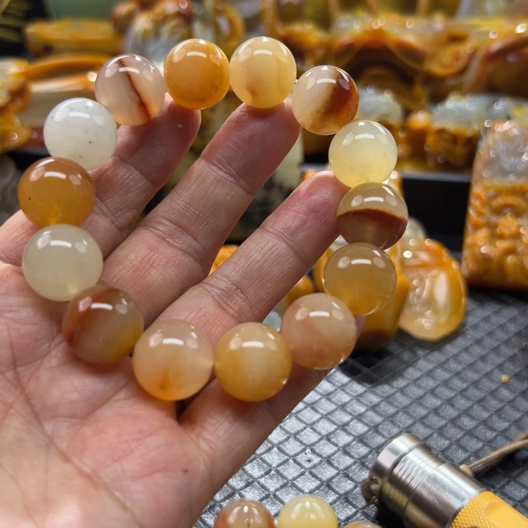 石英质玉未镶嵌颈饰