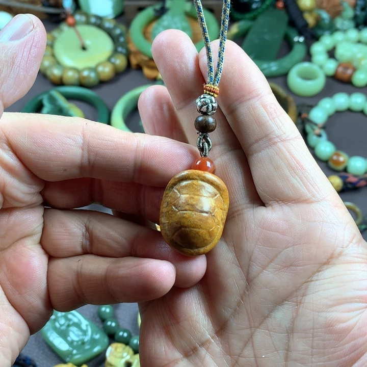 吊坠(赠链)未镶嵌岫岩河磨玉（透闪石质玉）