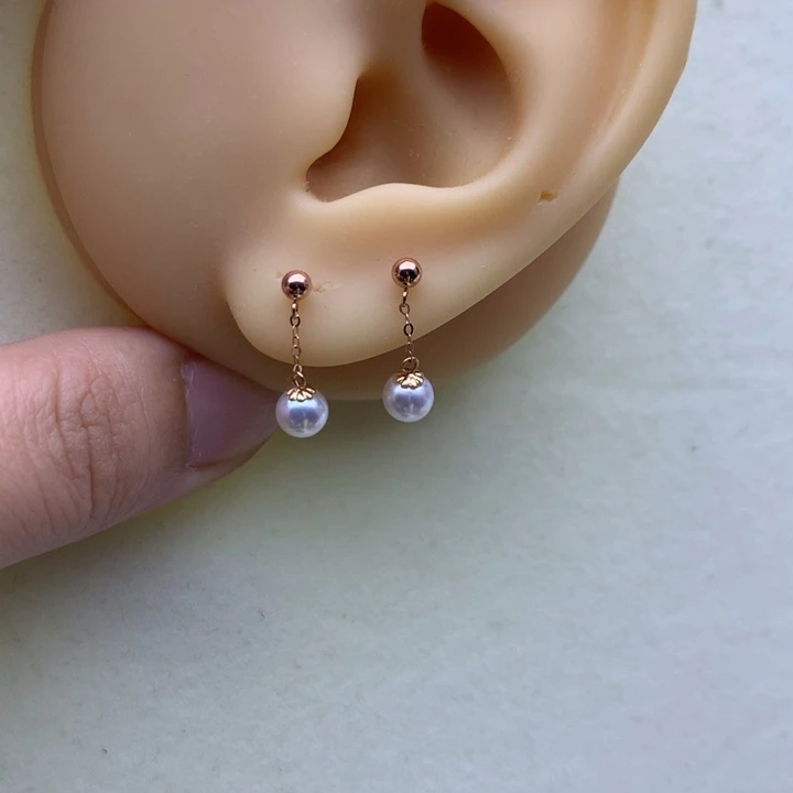 淡水珍珠耳饰18K金镶嵌呆**?