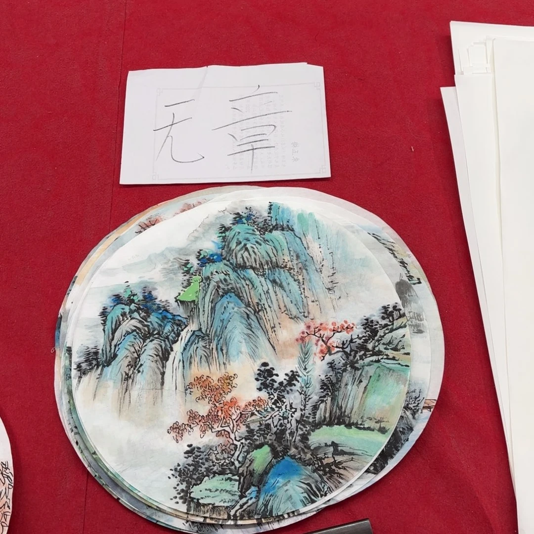 国画花鸟等图案为一体的