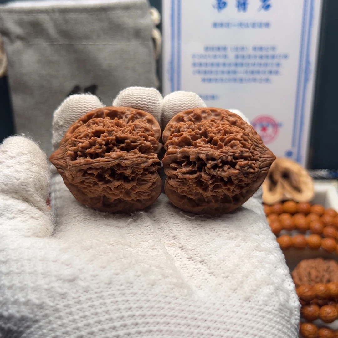 爱***明文玩核桃吊坠满天星