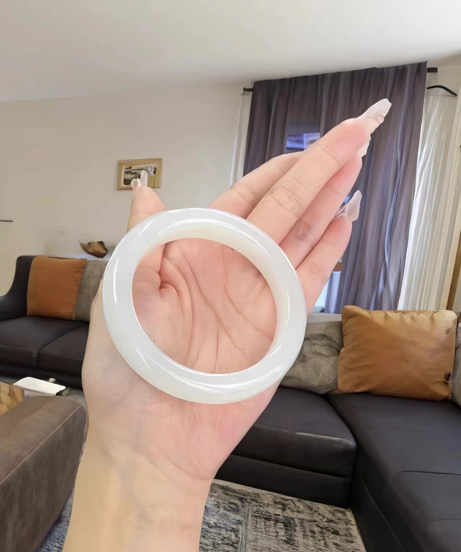 天然玉石手镯白月光女人手镯送人礼物