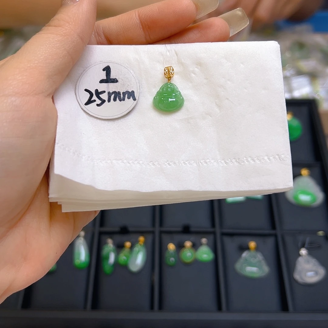 翡翠颈饰18K金镶嵌翡翠