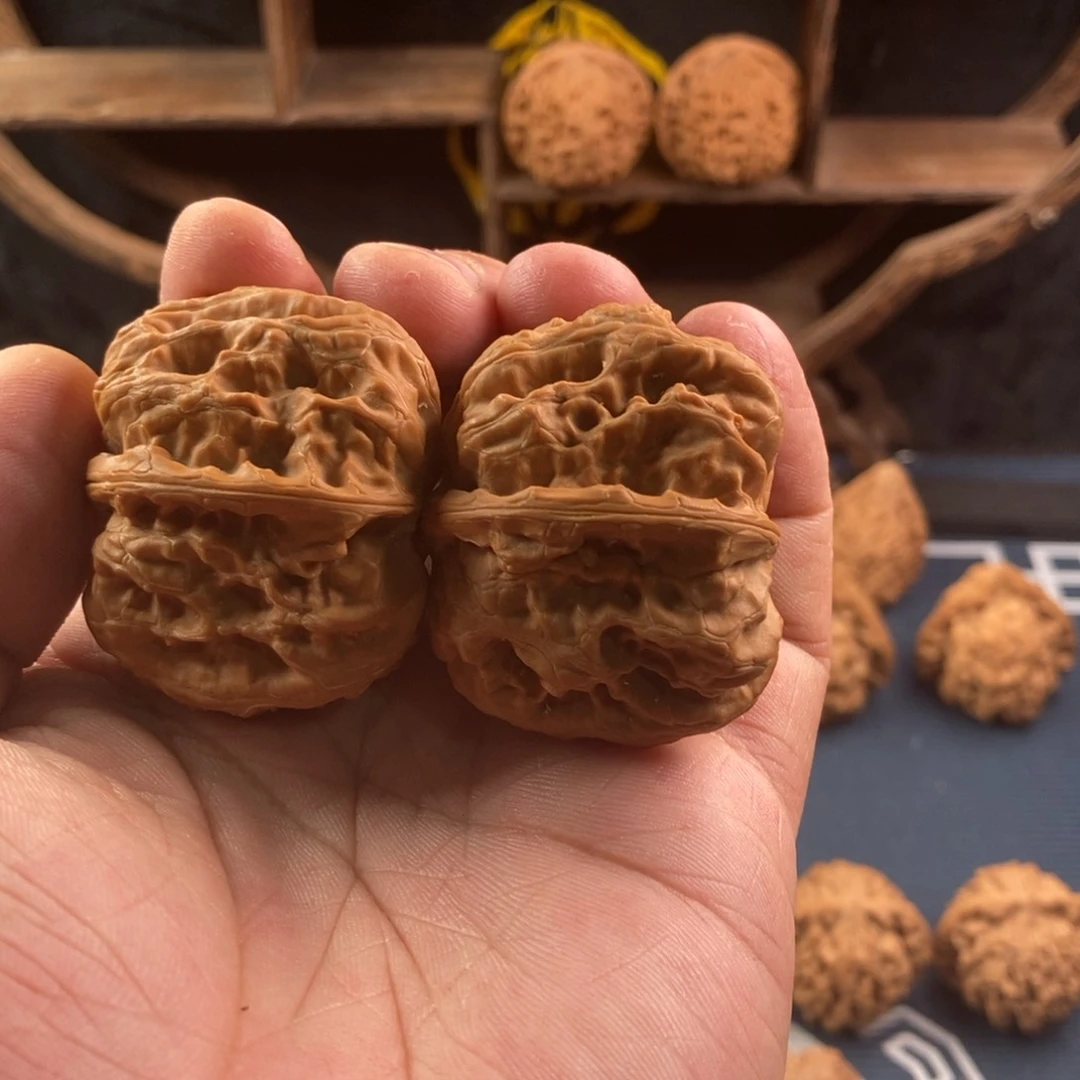 文玩核桃把件何**慌43方块
