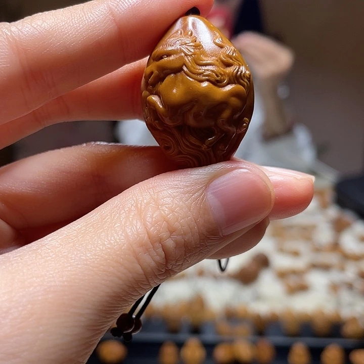 橄榄核吊坠 马 橄榄