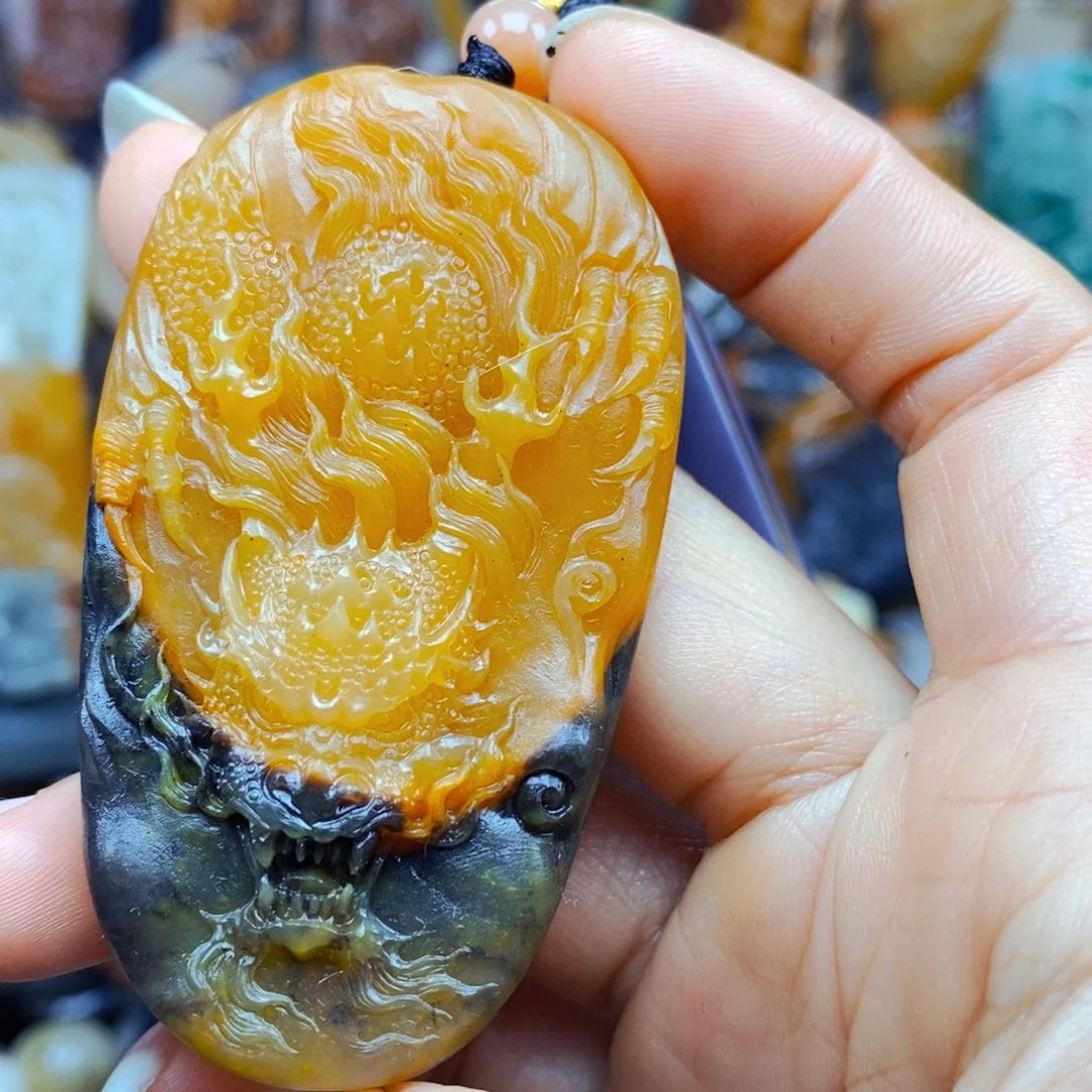 石英质玉（黄龙玉）未镶嵌颈饰