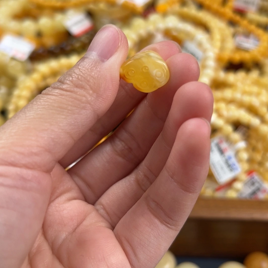 琥珀未镶嵌珠宝奇石