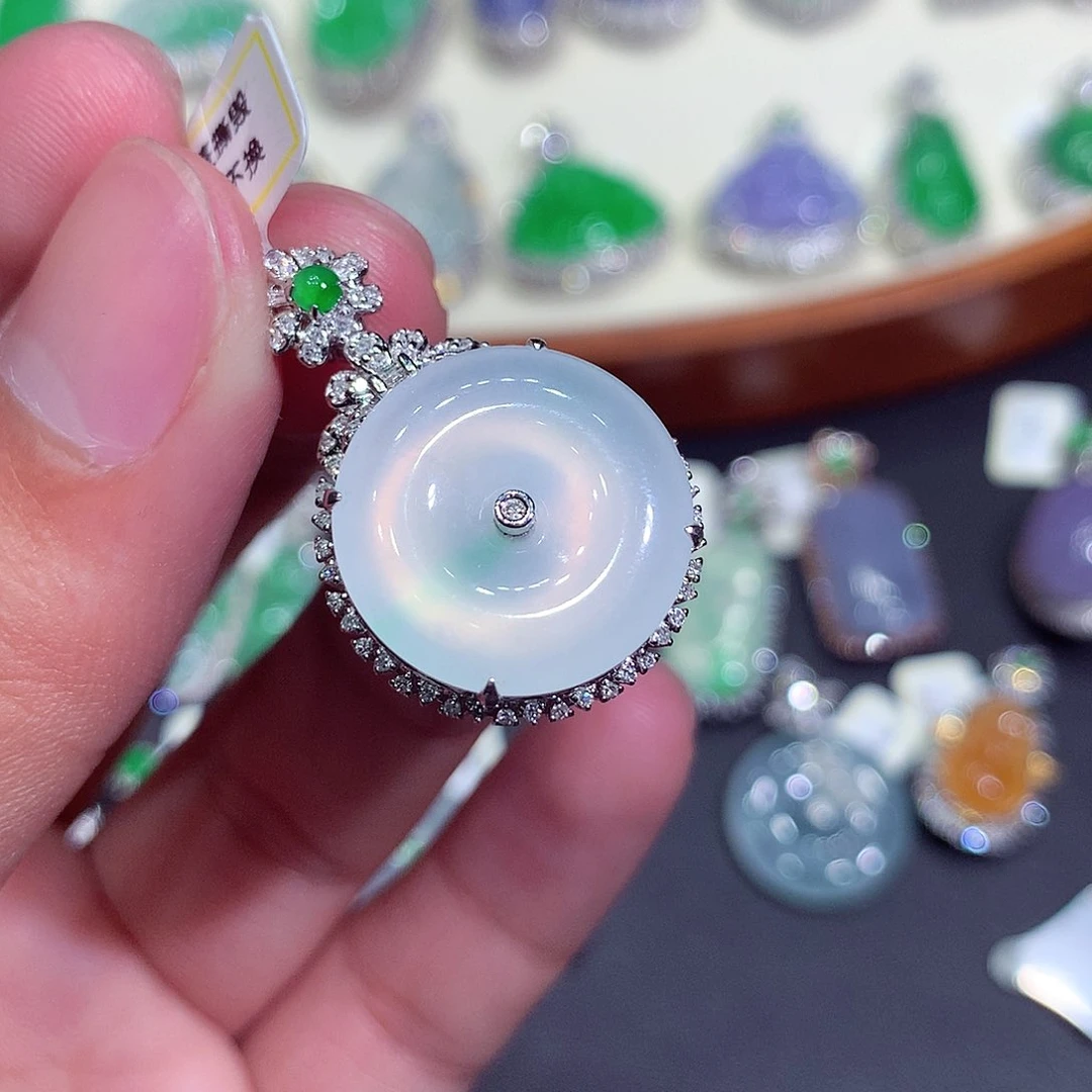 翡翠吊坠(不含链)18K金镶嵌