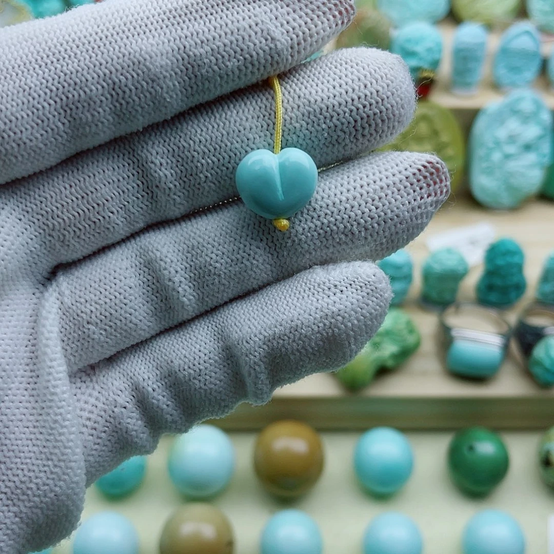 绿松石未镶嵌珠宝奇石